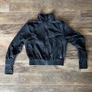 P’tula Black Windbreaker